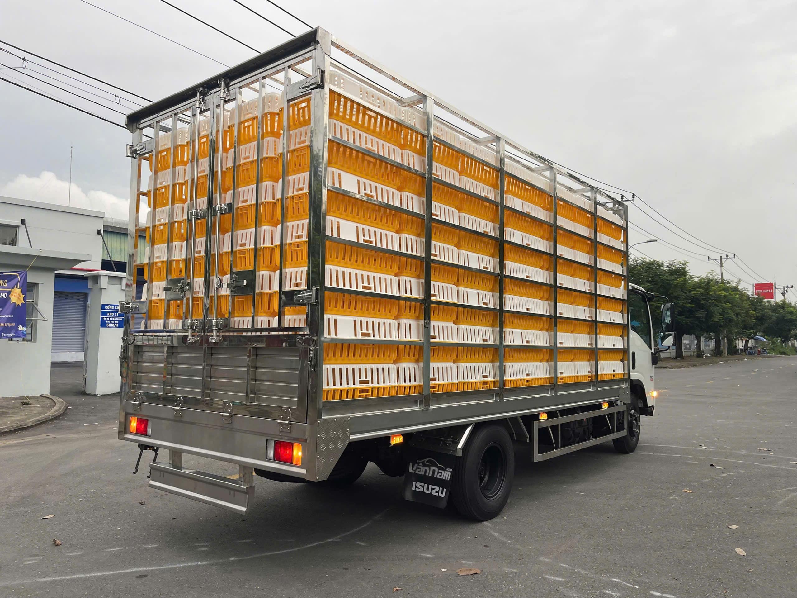 xe-tai-3-tan-5-thung-cho-gia-cam