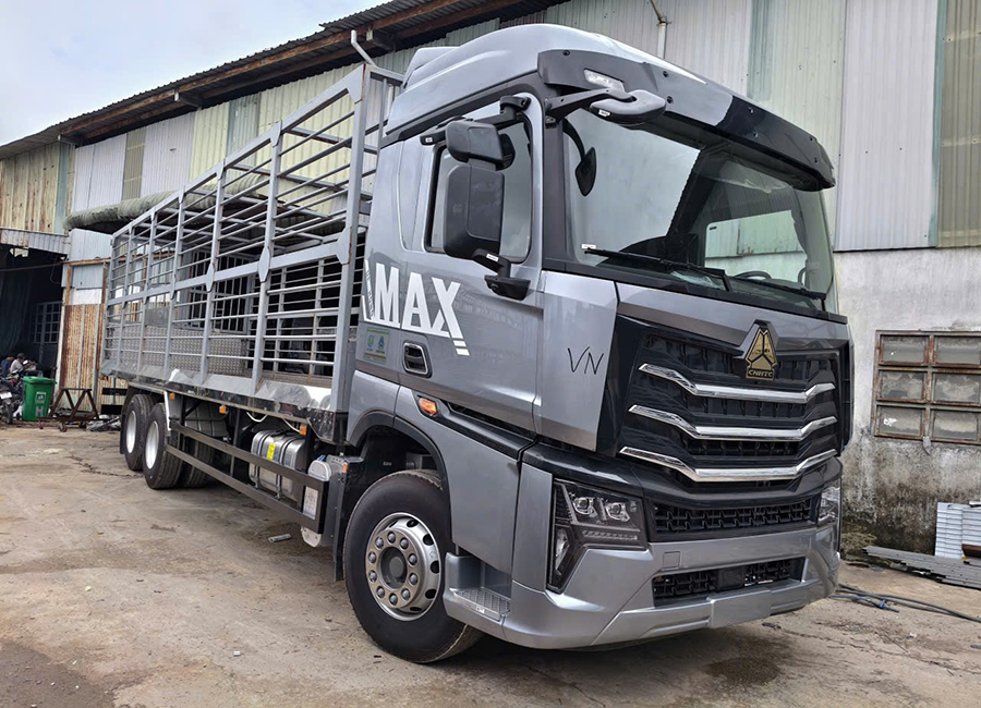 Xe Tải Howo Max 3 Chân Thùng Chở Gia Cầm