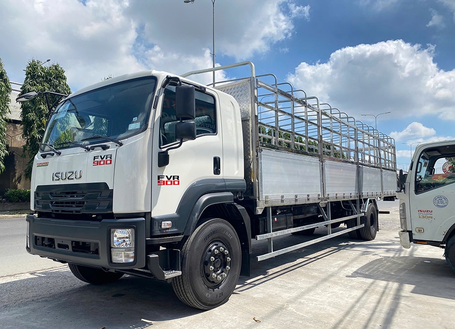 Xe Tải Isuzu FVR900 9 Tấn Thùng Mui Bạt Nhôm 9Mét9